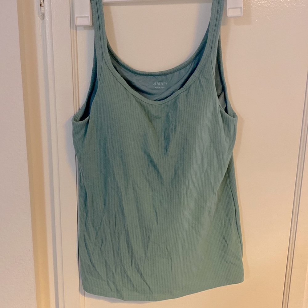 Uniqlo ribbed tank built in bra